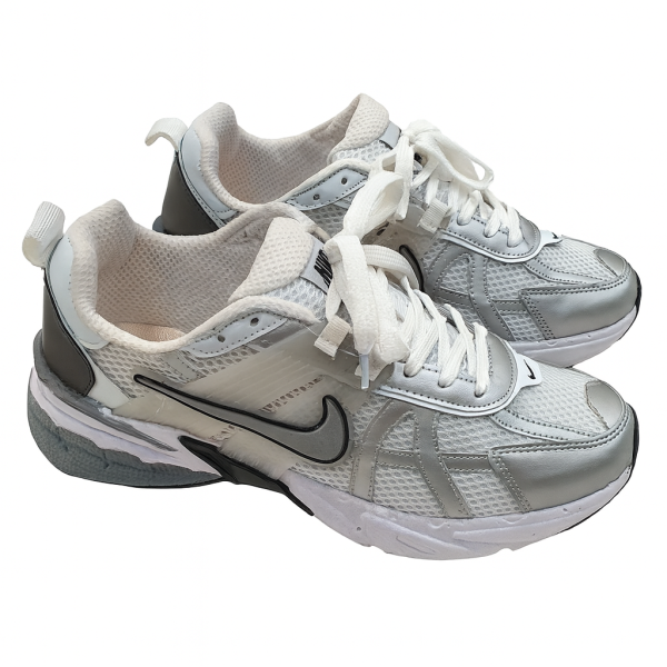 کفش کتونی اسپرت  نایکی Nike V2K مردانه رنگ سفید نقره‌ای - مستر کوالیتی لیبل ویتنام